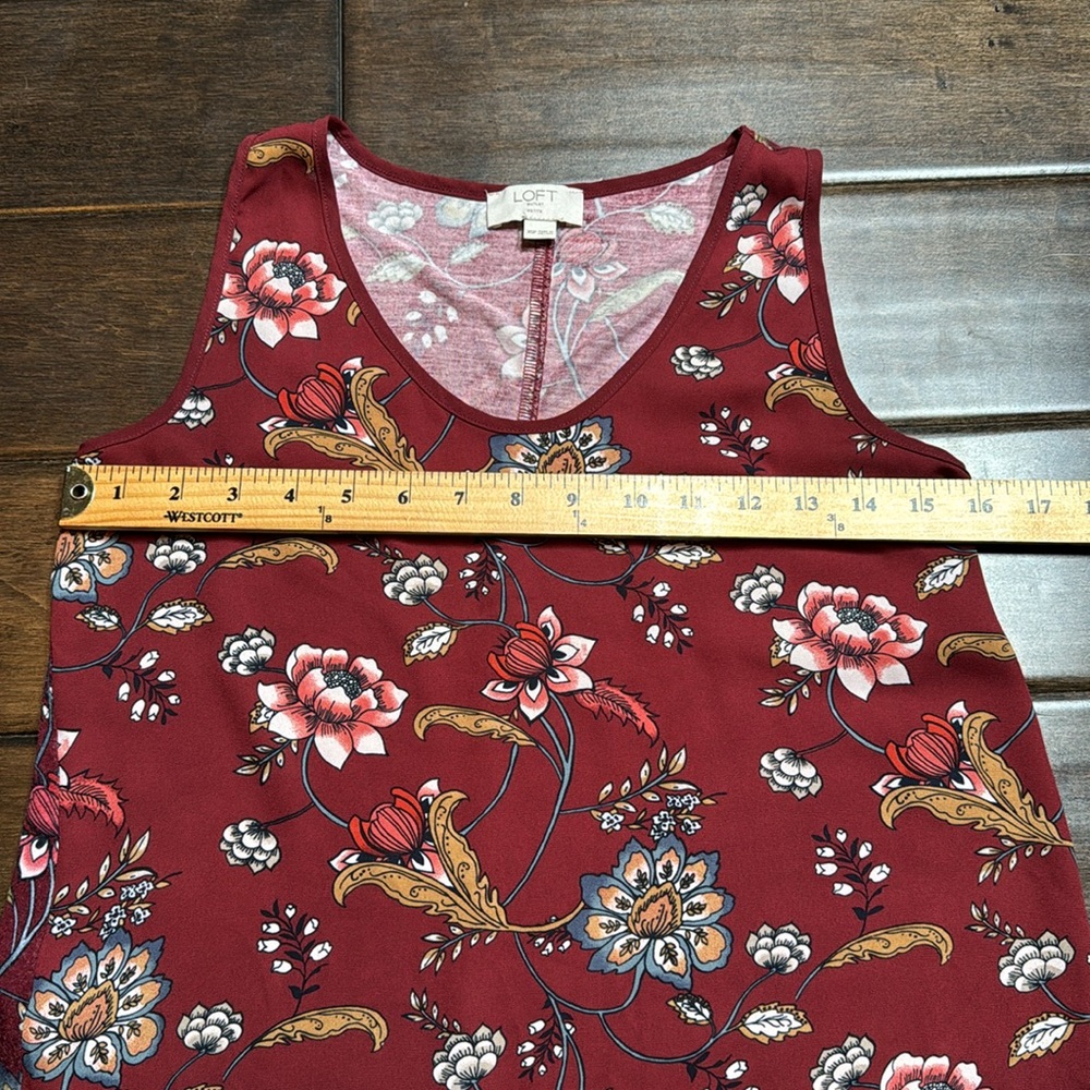 ❤️3/$30 Loft Outlet Petite Floral Sleeveless Top - Picture 7 of 8